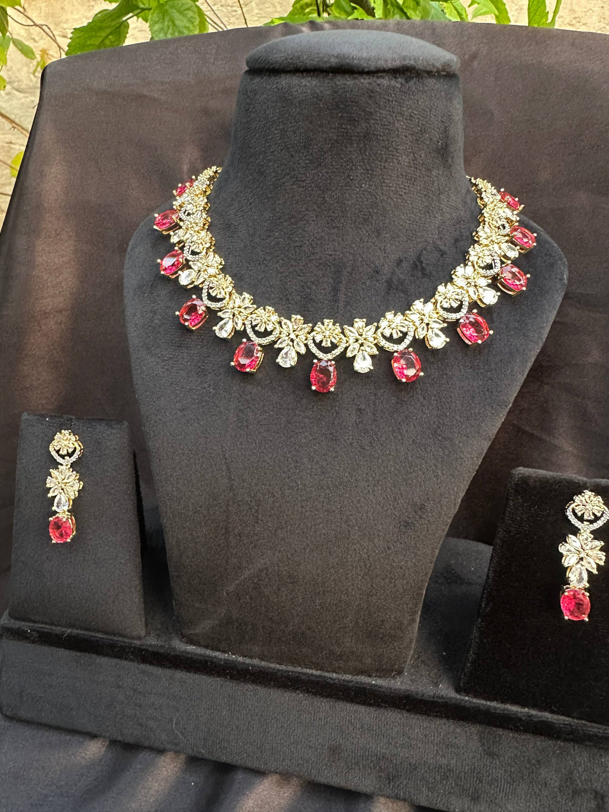 💎 Regal  Crystal Floral Necklace & Earrings Set