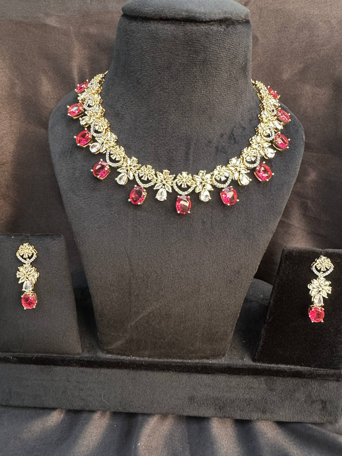 💎 Regal  Crystal Floral Necklace & Earrings Set