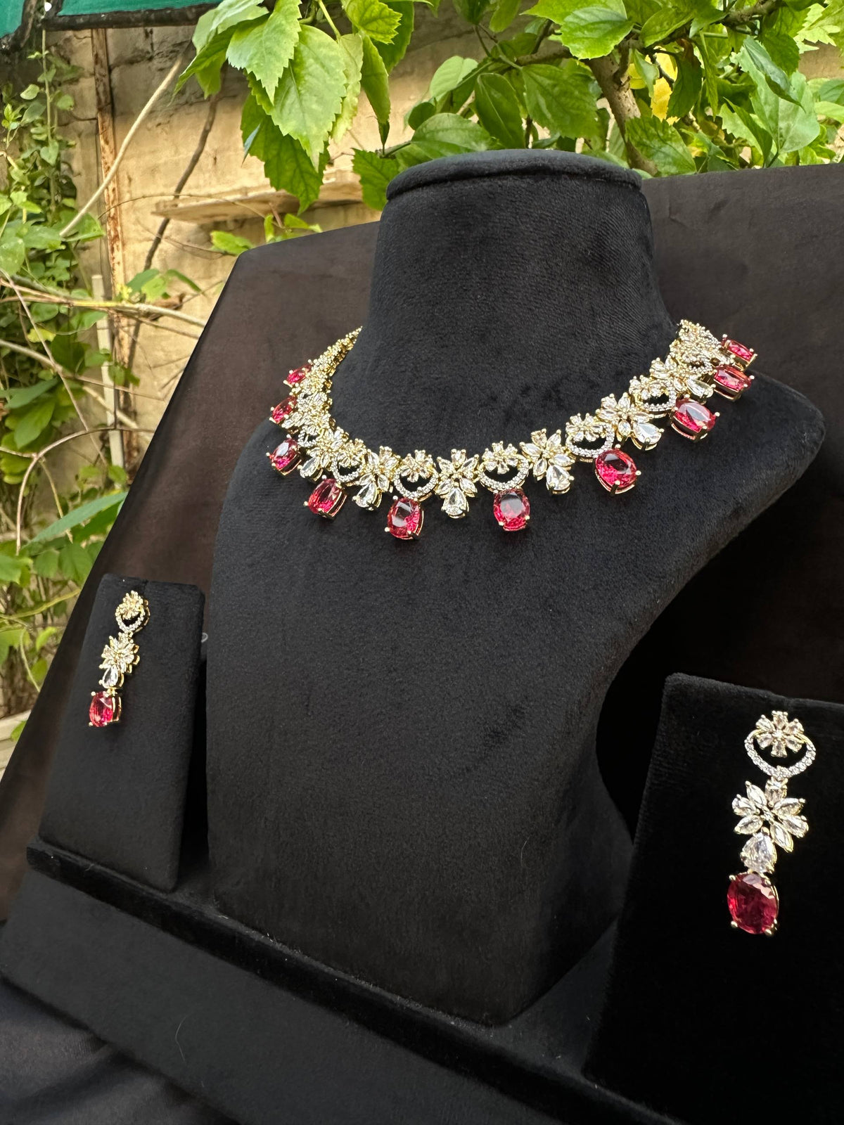 💎 Regal  Crystal Floral Necklace & Earrings Set